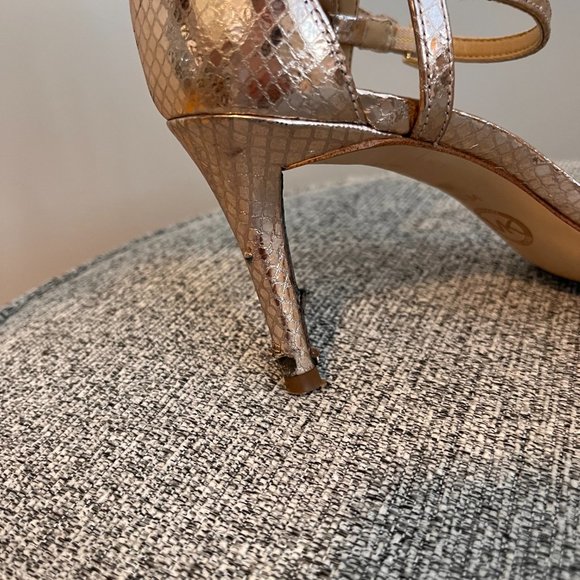 Michael Kors Rose Gold metallic snake design ankle strap heel sandals, size 6.5 - Picture 5 of 7
